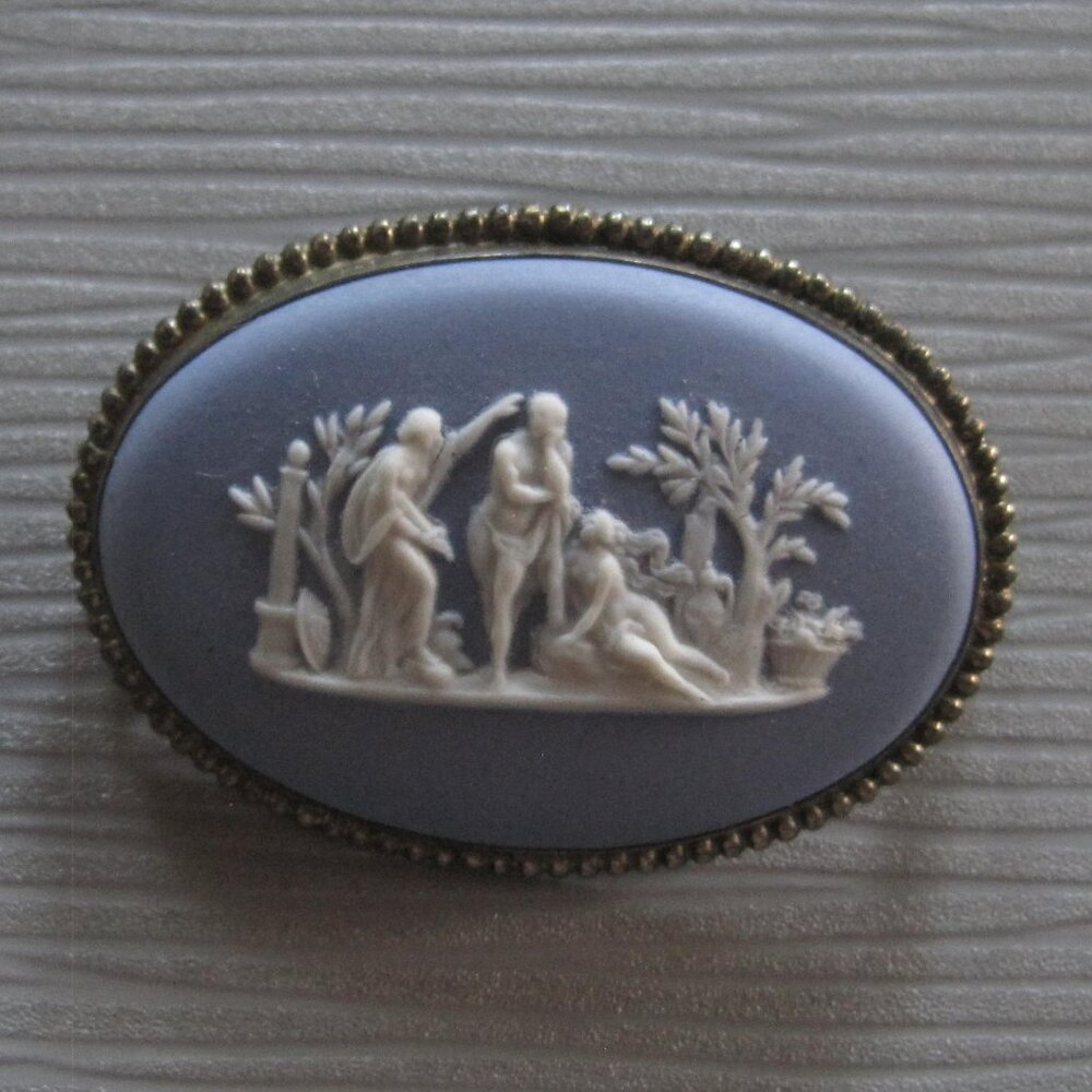 VINTAGE WEDGEWOOD BROOCH Blue/White Jasperware Is Perfect Size- @ 1 3/4”